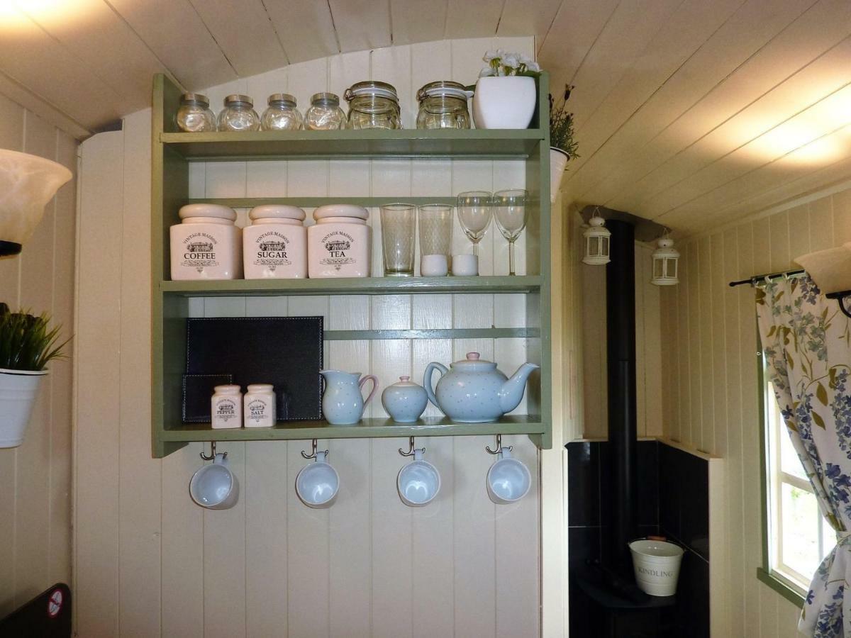 The Buteland Stop Rosie Off Grid Shepherds Hut Беллингхем Экстерьер фото