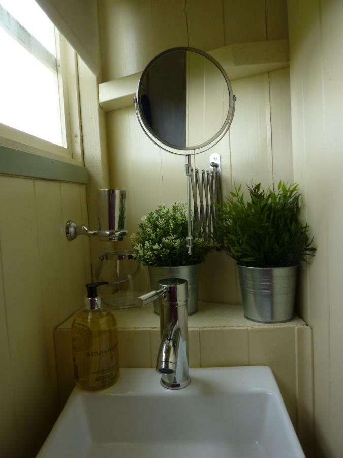 The Buteland Stop Rosie Off Grid Shepherds Hut Беллингхем Экстерьер фото