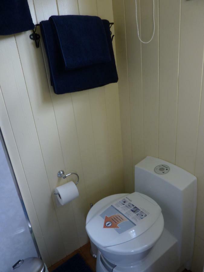 The Buteland Stop Rosie Off Grid Shepherds Hut Беллингхем Экстерьер фото